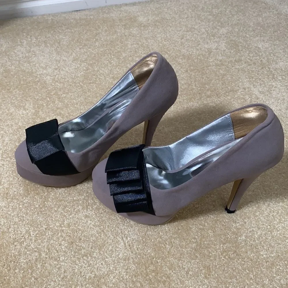Women’s Gray Suede Shoes with Black Fabric Design on Front Size EU 37